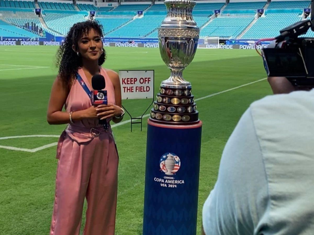 La bella periodista hondureña que cubre el juego vs México y lo hace para Fox Deportes