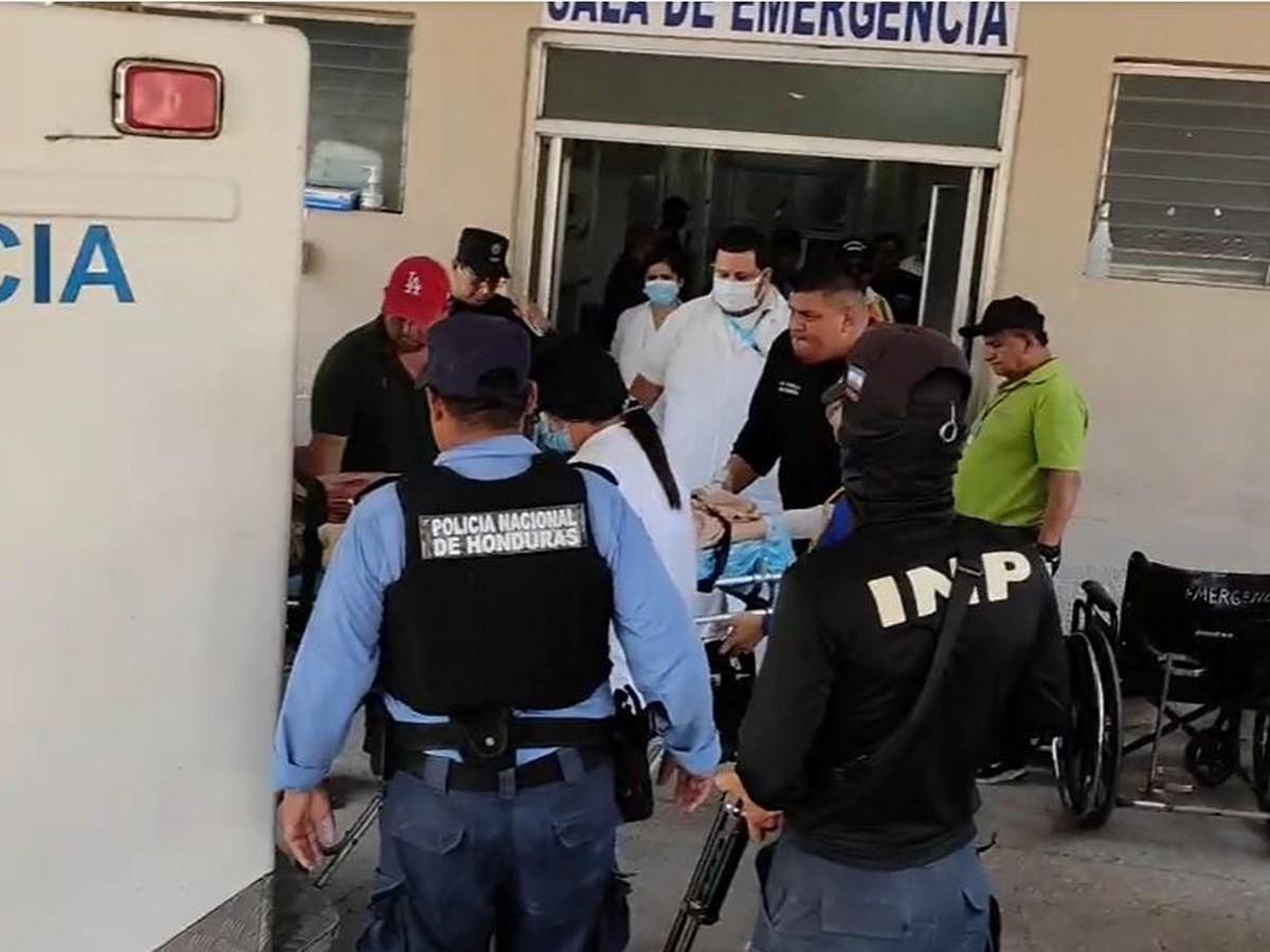 De acuerdo al personal médico los reclusos llevaban heridas de arma de fuego considerables.