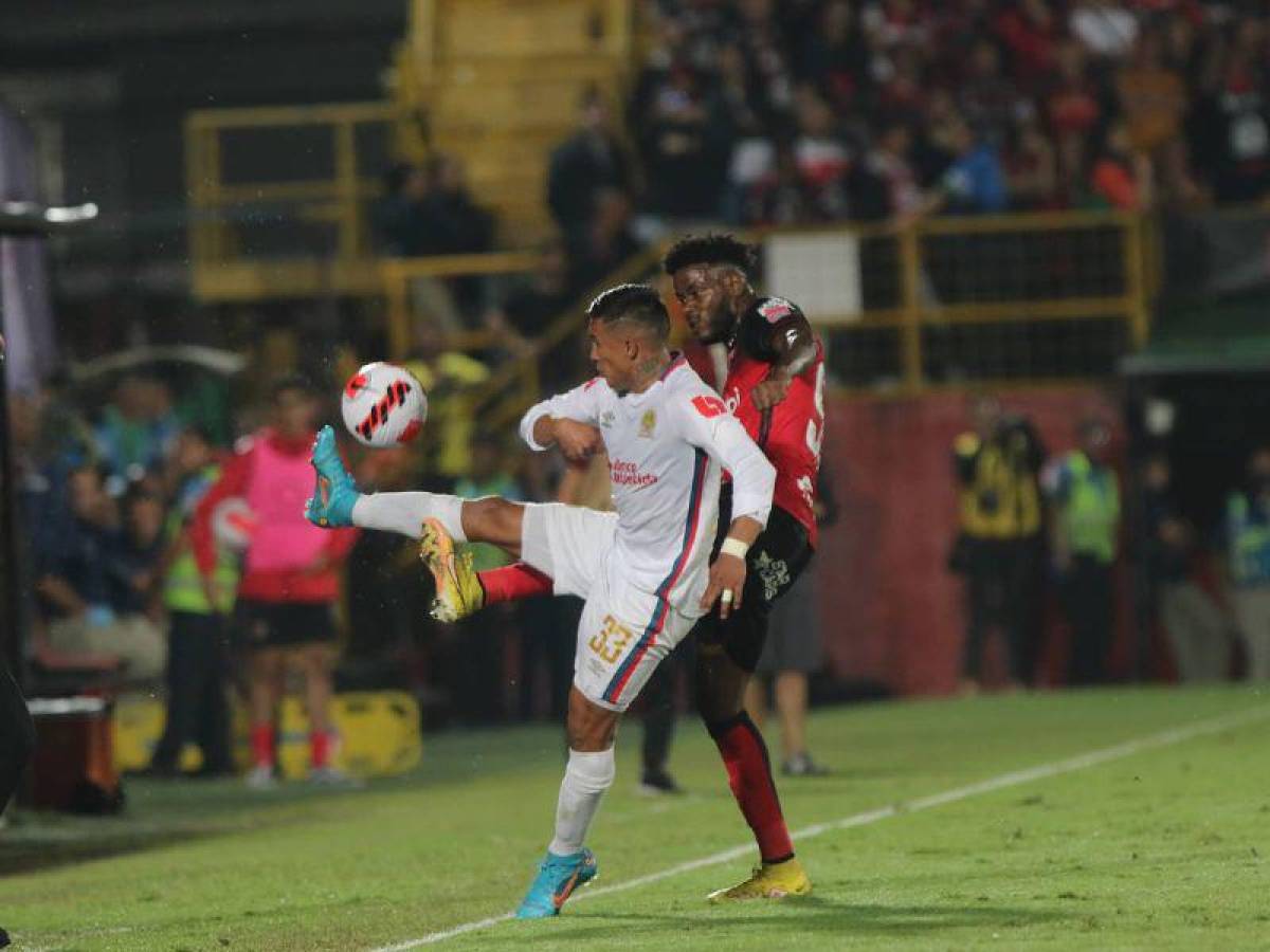 Así fue el gol del brasileño Araújo que dio el título a Olimpia