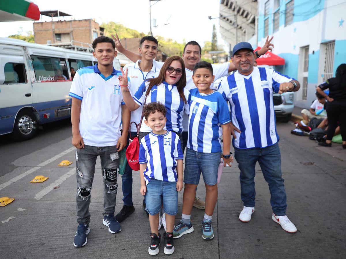 Aficionados han comenzado a llegar desde temprano al coloso capitalino.