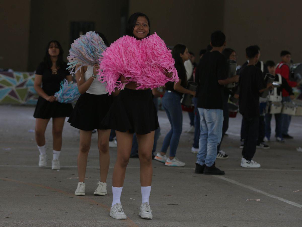 Así lucen las bellas pomponeras del Instituto Saúl Zelaya Jiménez