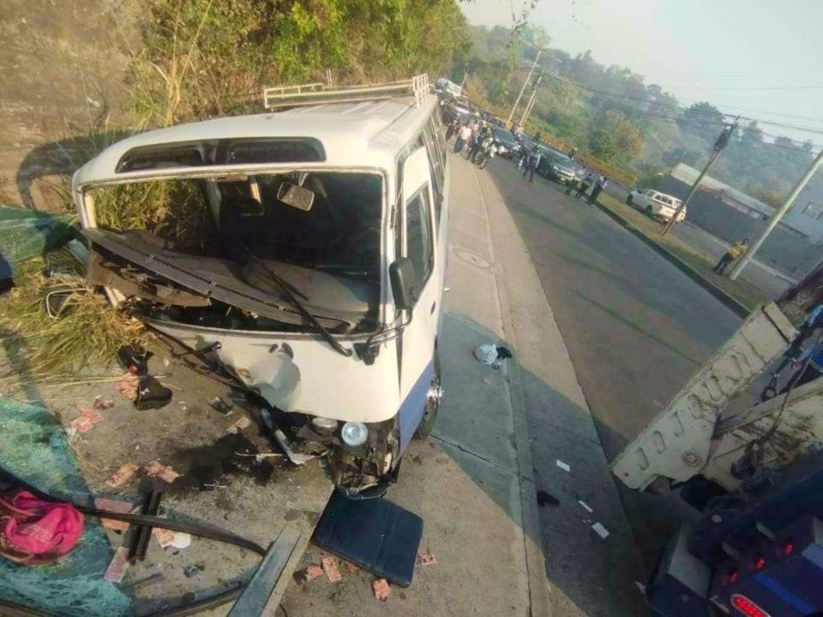 Así quedó este bus luego de un accidente que dejó varios heridos.