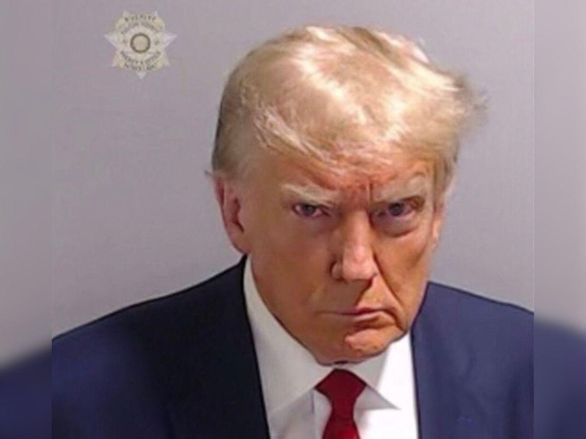 Esta imagen publicada por la Oficina del Sheriff del condado de Fulton el 24 de agosto de 2023 muestra la foto de fichaje del expresidente de Estados Unidos, Donald Trump.