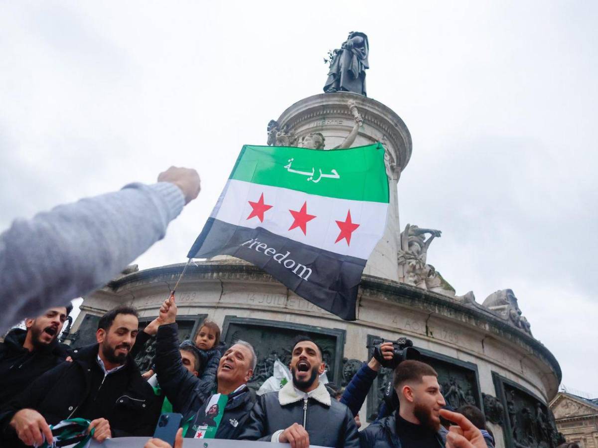 Sirios celebran alrededor del mundo la caída del régimen de Al Assad