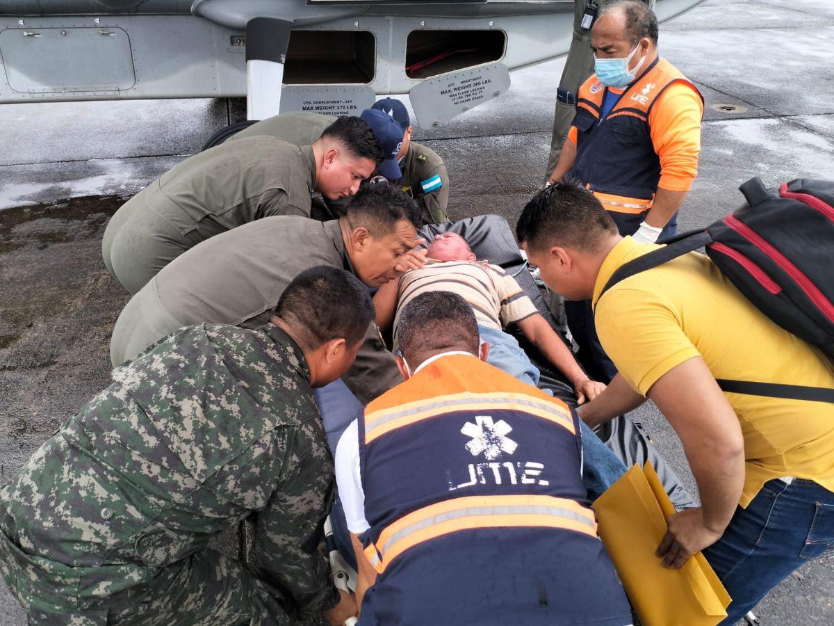Vía aérea trasladan a paciente con dengue grave desde La Ceiba a San Pedro Sula