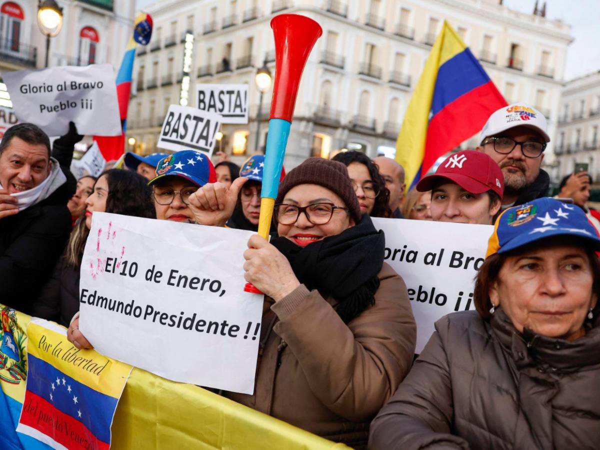 Del mundo a Caracas, protestas presionan régimen de Maduro a un día de toma de posesión