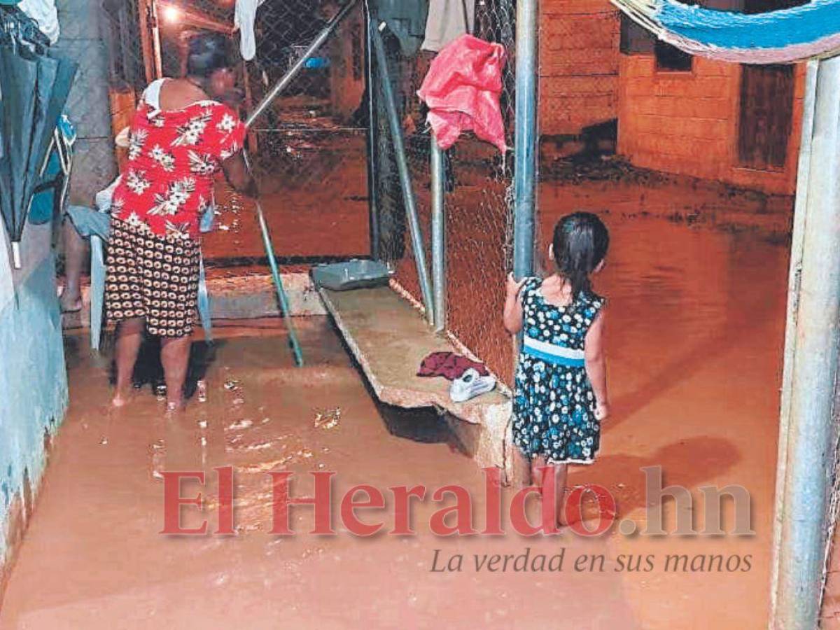 Familias que residen en la colonia Porfirio Lobo, de Catacamas, fueron evacuadas la noche del viernes.