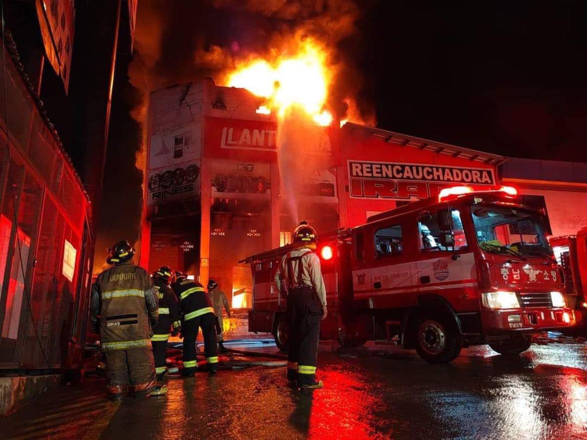 Pérdidas millonarias deja voraz incendio en un negocio de llantas