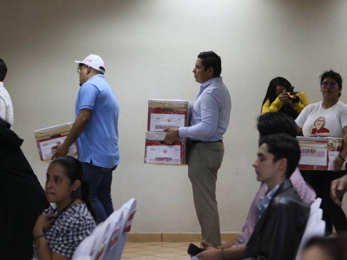 Partido Liberal entrega planillas al CNE para elecciones primarias 2025