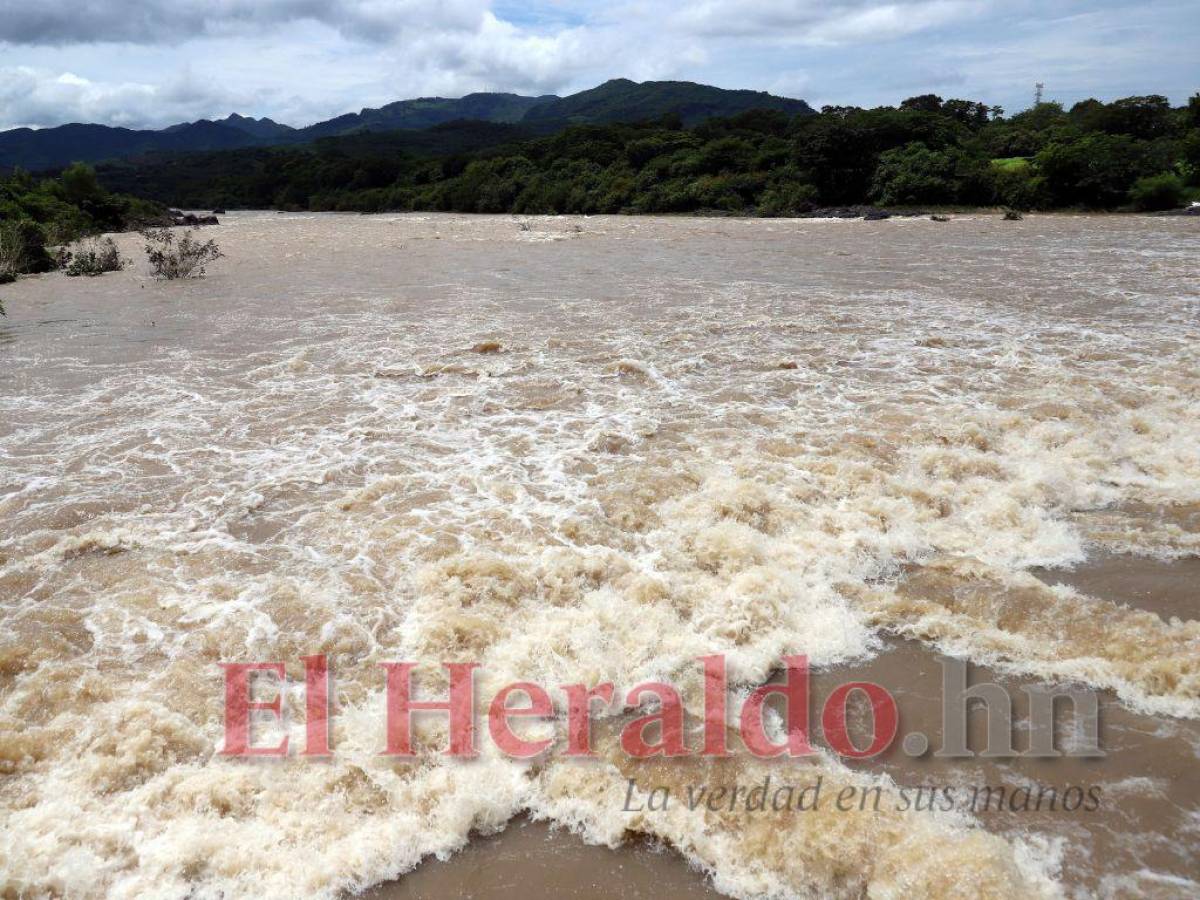 El aumento de los caudales de los ríos y el desbordamiento son de los principales problemas.