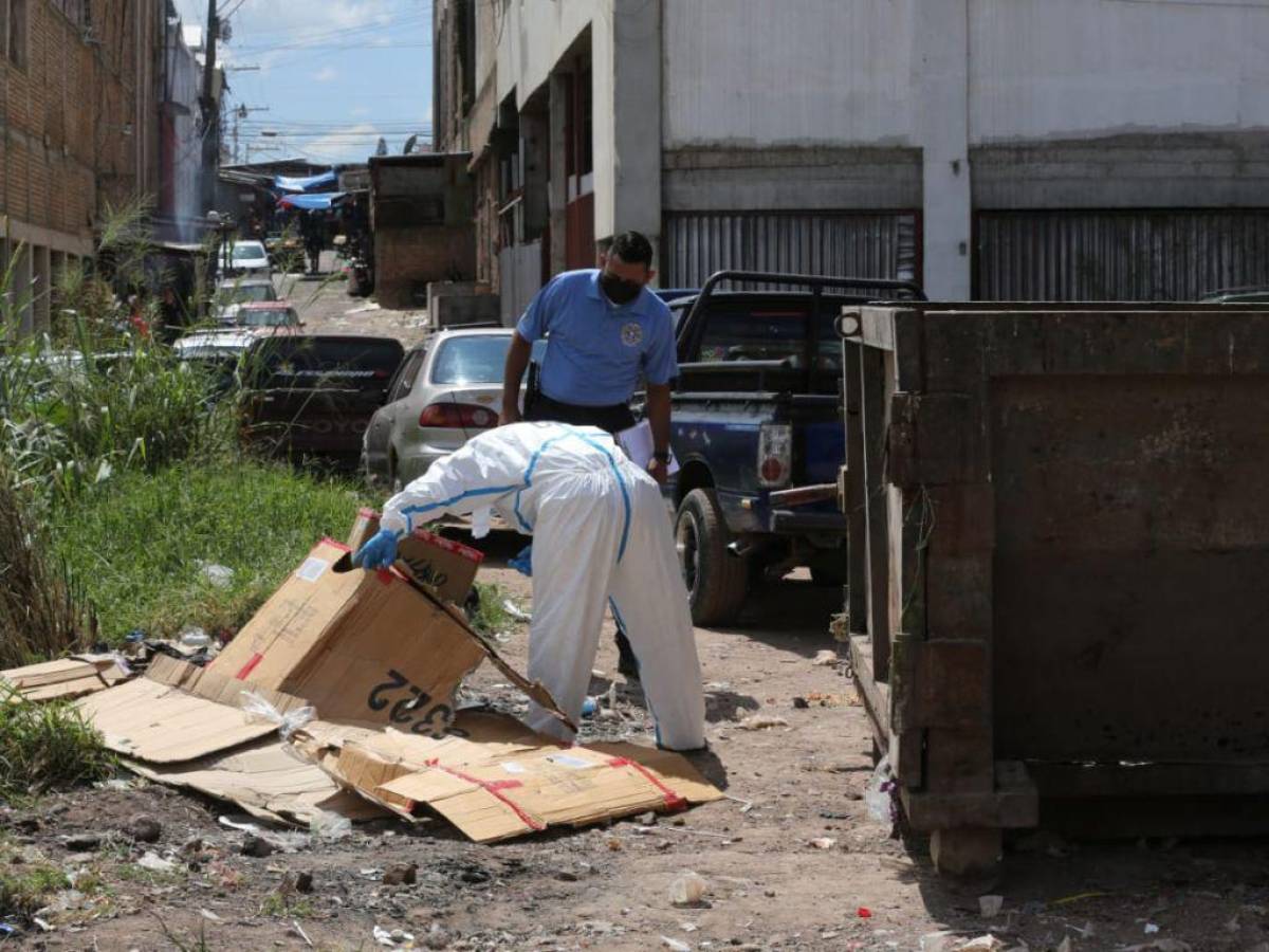 Encuentran un cuerpo sin vida cerca de un contenedor de basura en la capital