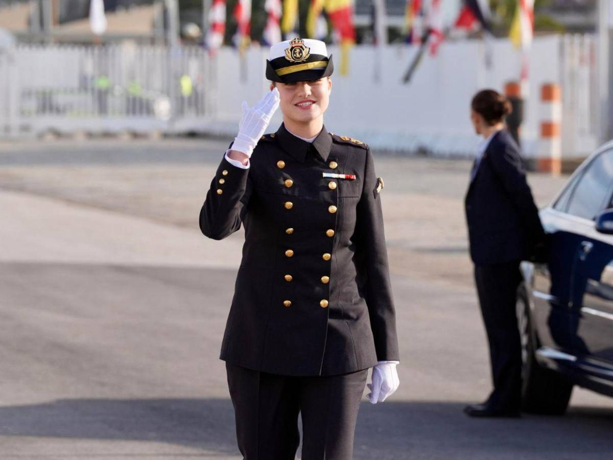 Princesa Leonor se embarca en el buque Elcano; estará en alta mar seis meses