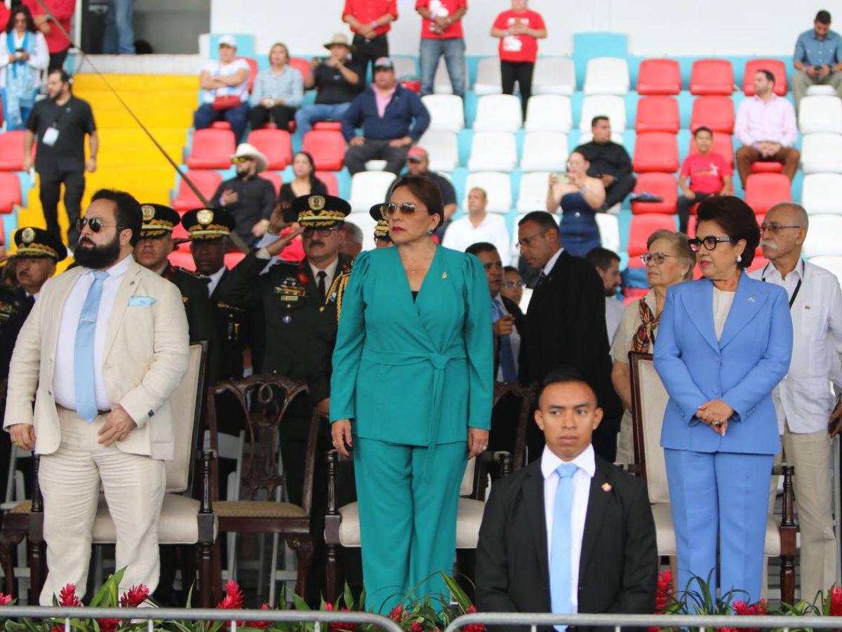 El presidente del Congreso Nacional, Luis Redondo, la presidenta de Honduras, Xiomara Castro y la presidenta de la Corte Suprema de Justicia, Rebeca Obando.