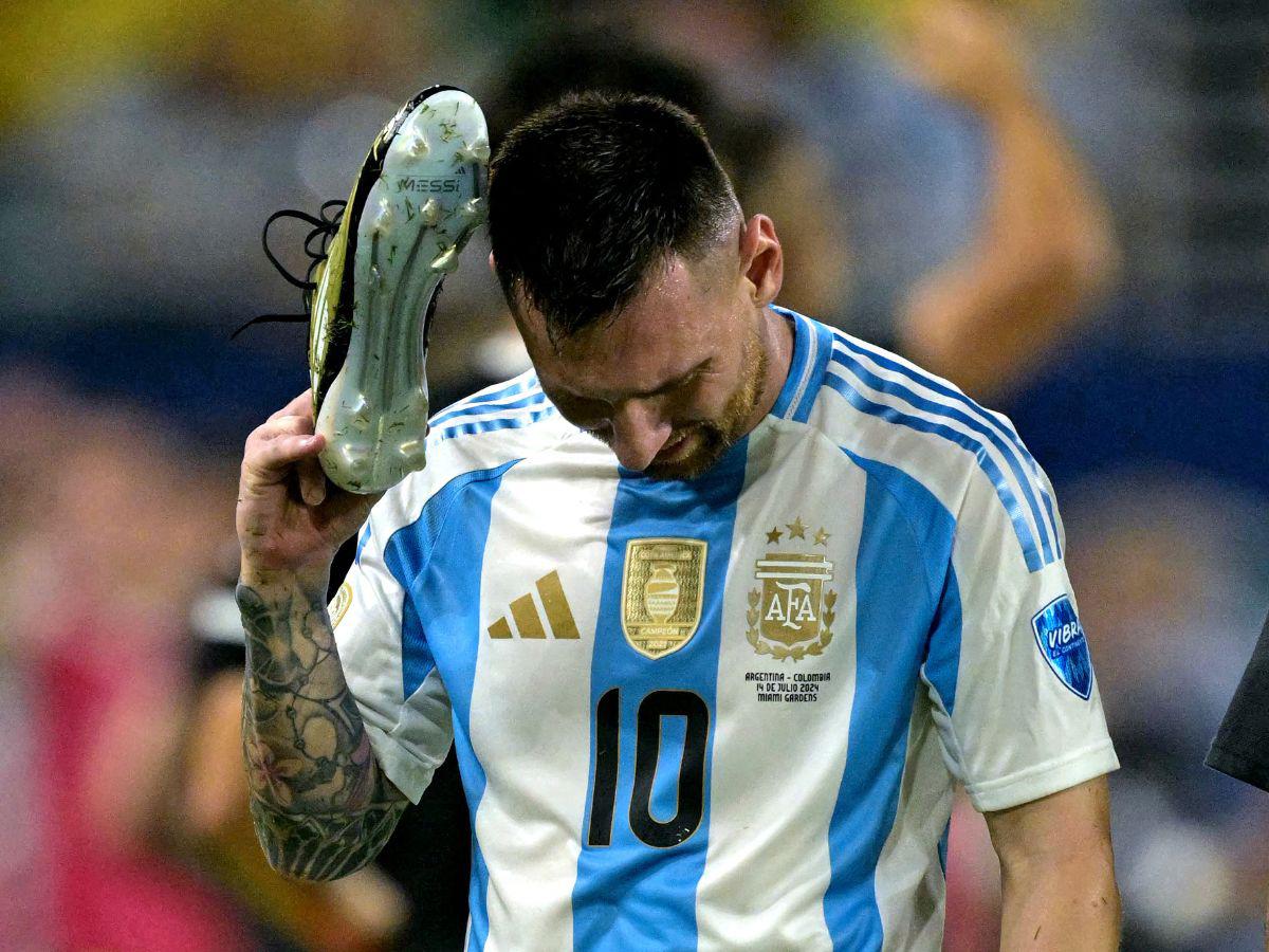 En una imagen nunca antes vista, Messi dejó la cancha entre lágrimas tras tener que salir de cambio en una final.