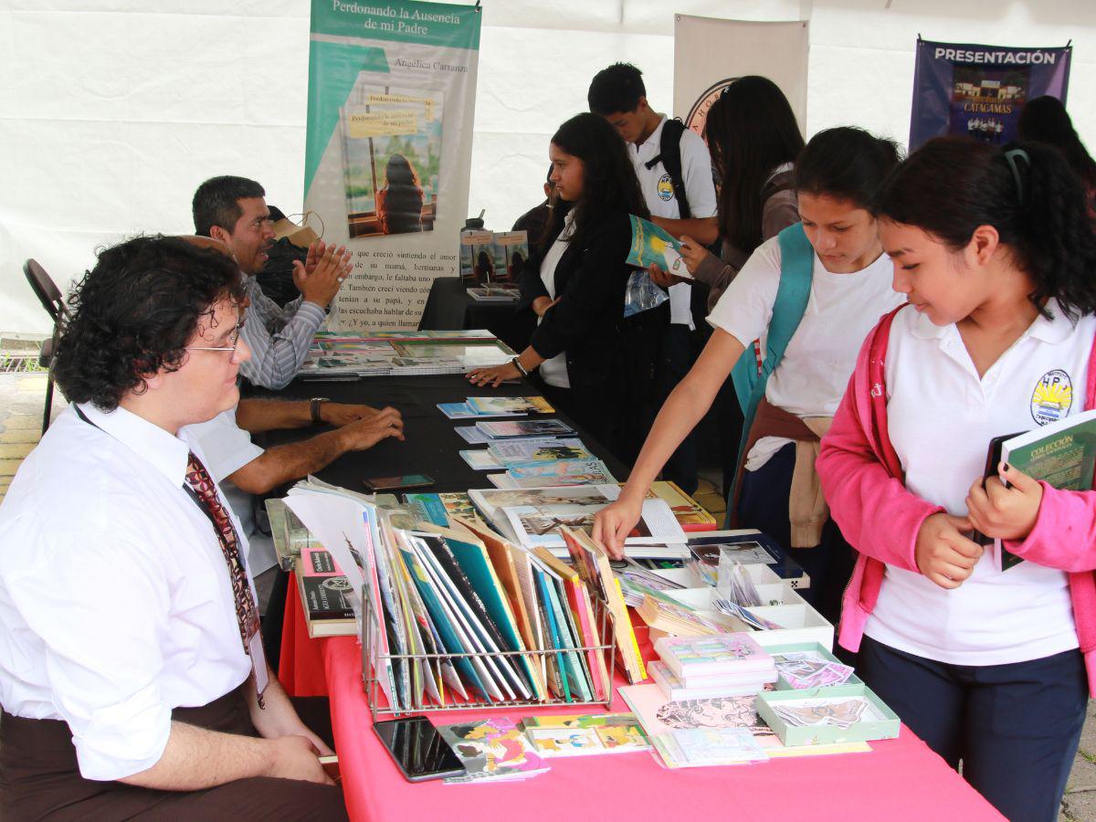 El primer día de la FIL-Honduras contó con la presencia del alumnado de diversas instituciones capitalinas.