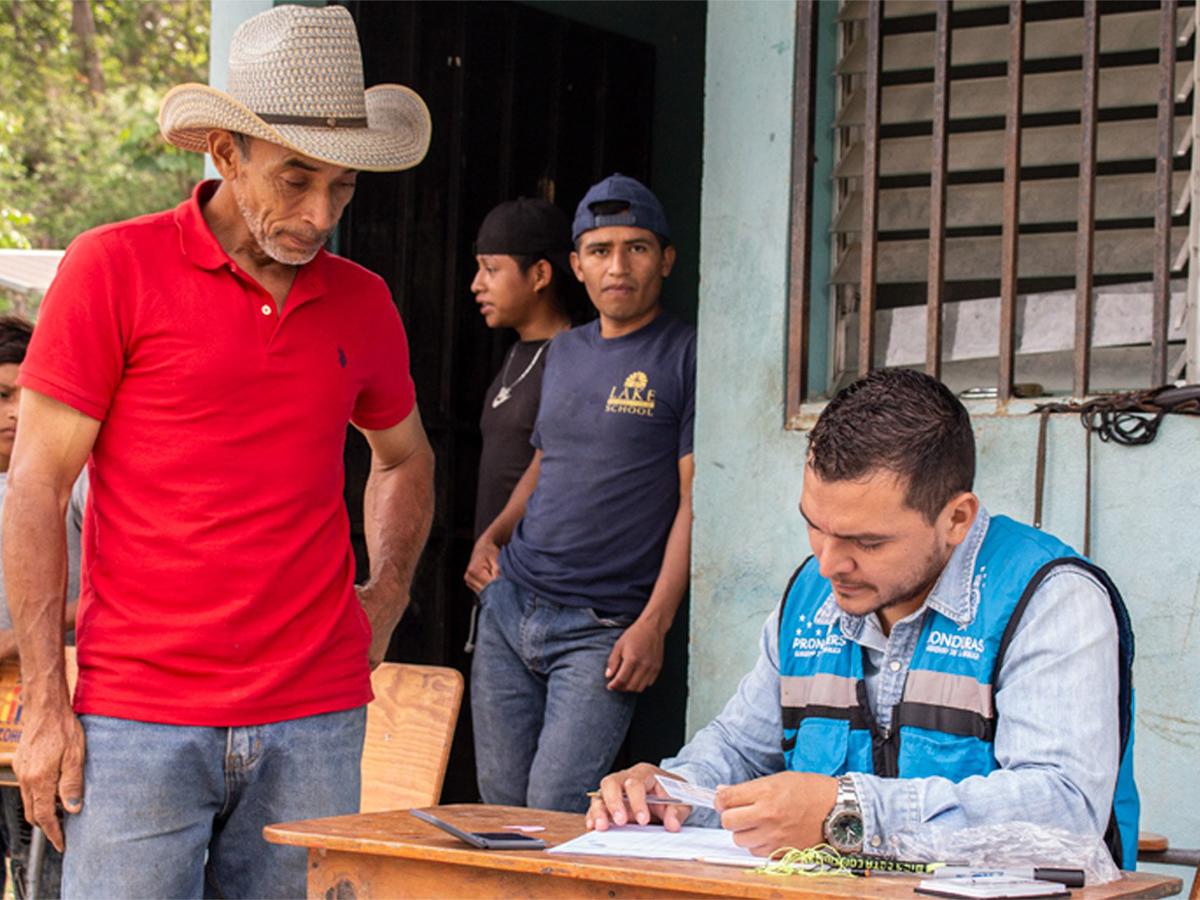 Pronaders asiste a la comunidad desde la entrega hasta el mantenimiento de los paneles solares.