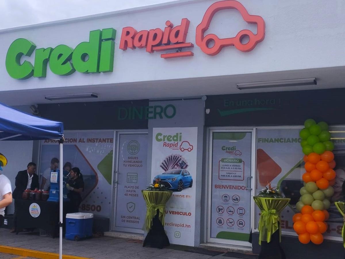 Sucursal de Credi Rapid en Tegucigalpa, ubicada en plaza Paseo Los Alcaldes, calle hacia el Batallón.