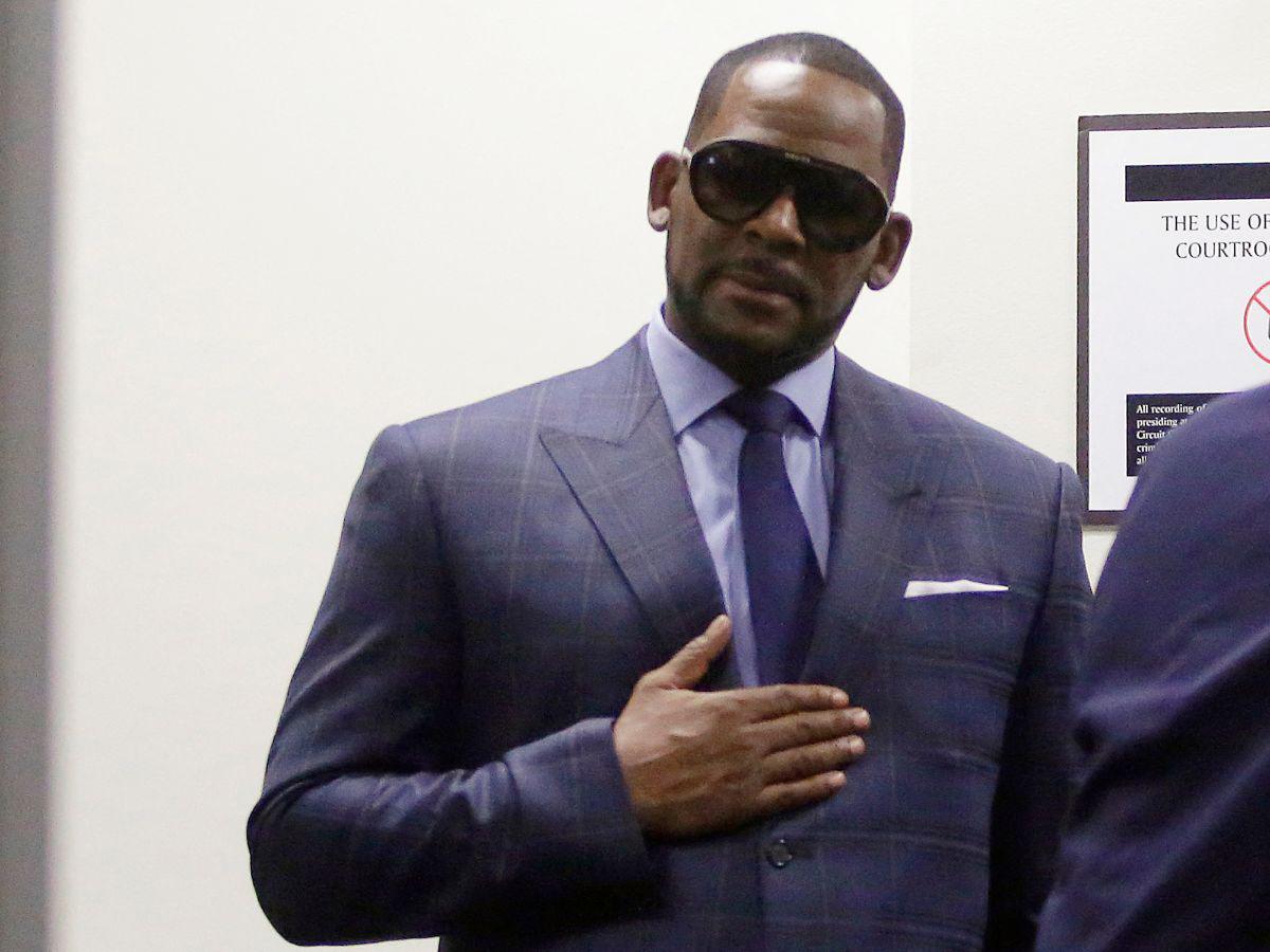 R. Kelly es condenado a 20 años de cárcel por pornografía infantil