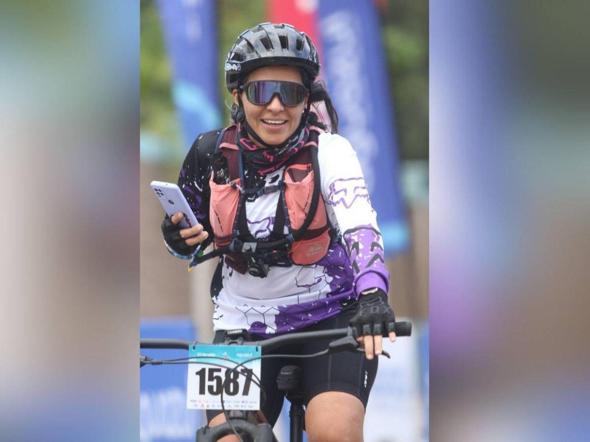 Chicas deslumbran con su talento y belleza en la Vuelta Ciclística de EL HERALDO 2024