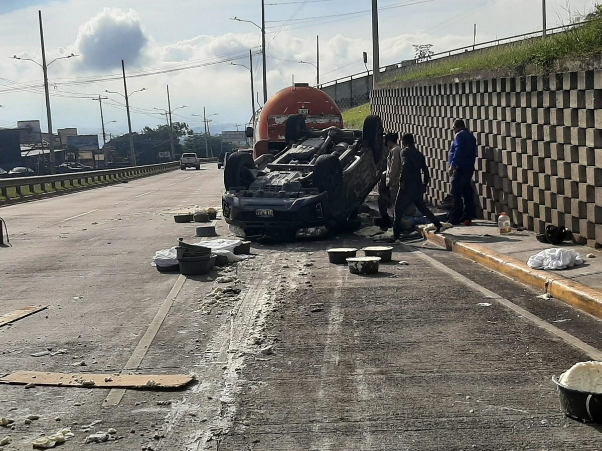 Lesionados y decenas de libras de quesillo tirado: destrozos que dejó accidente en El Carrizal