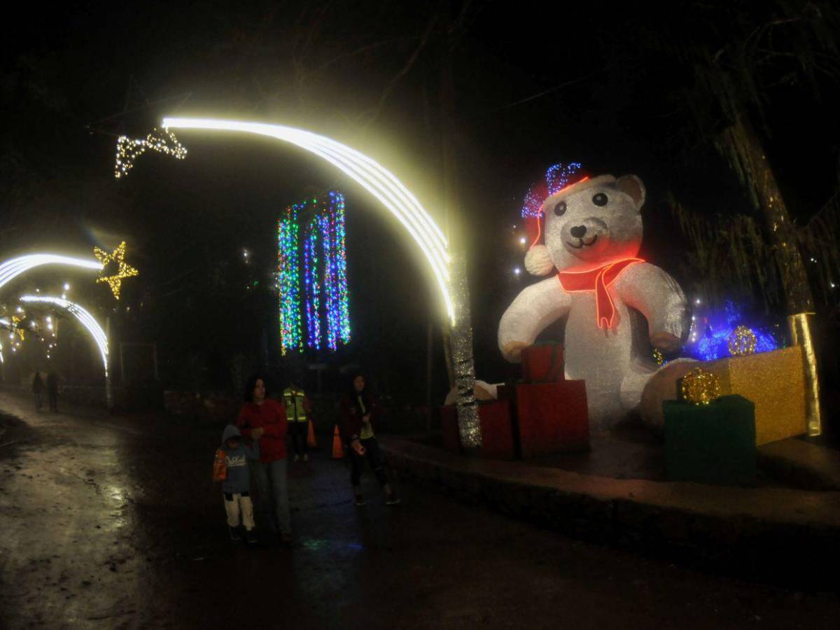 La capital viste sus noches de luces y alegría en la víspera de Navidad