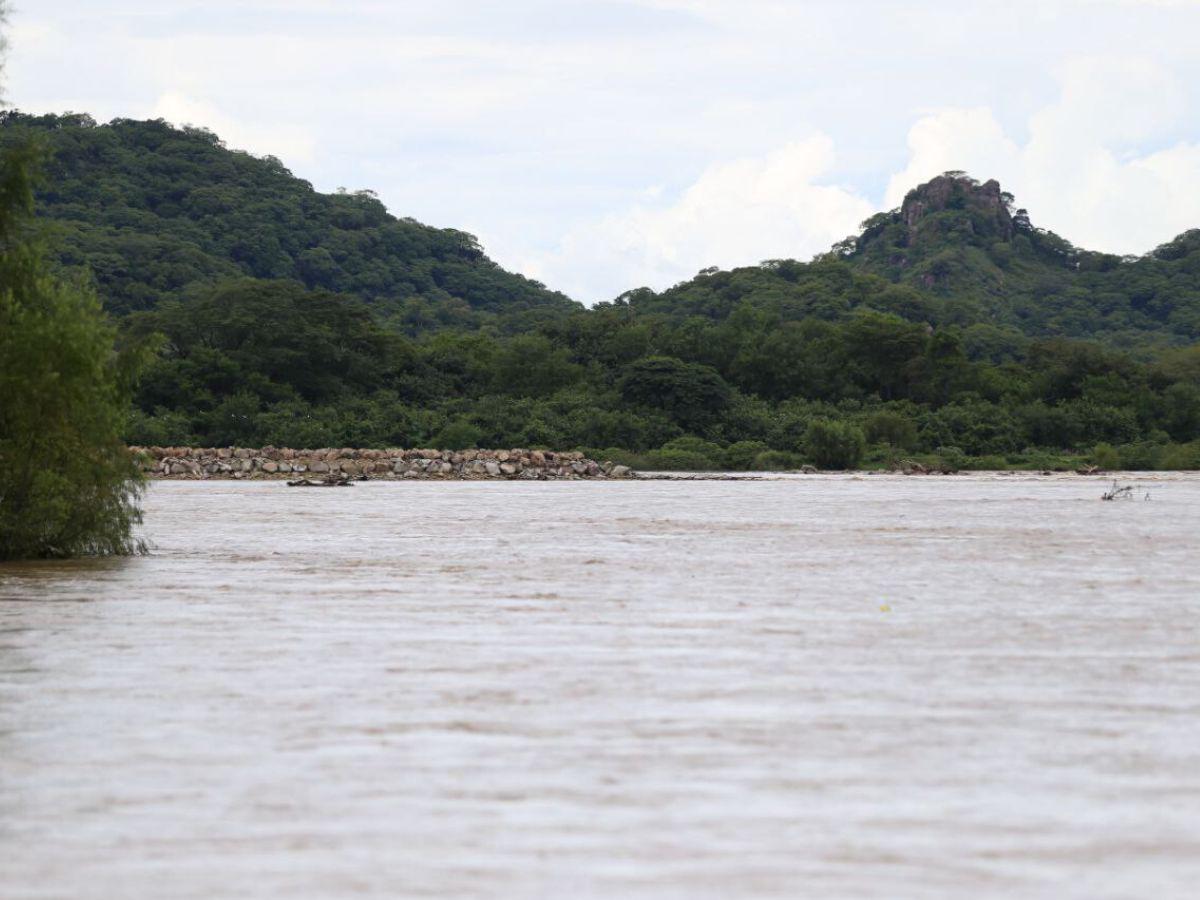 Así luce el río Goascorán debido a las lluvias.