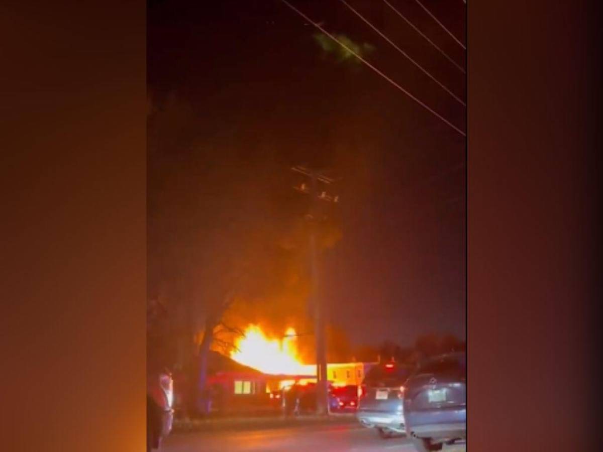 Un pequeño avión se estrella en edificio de New Hampshire, en EEUU