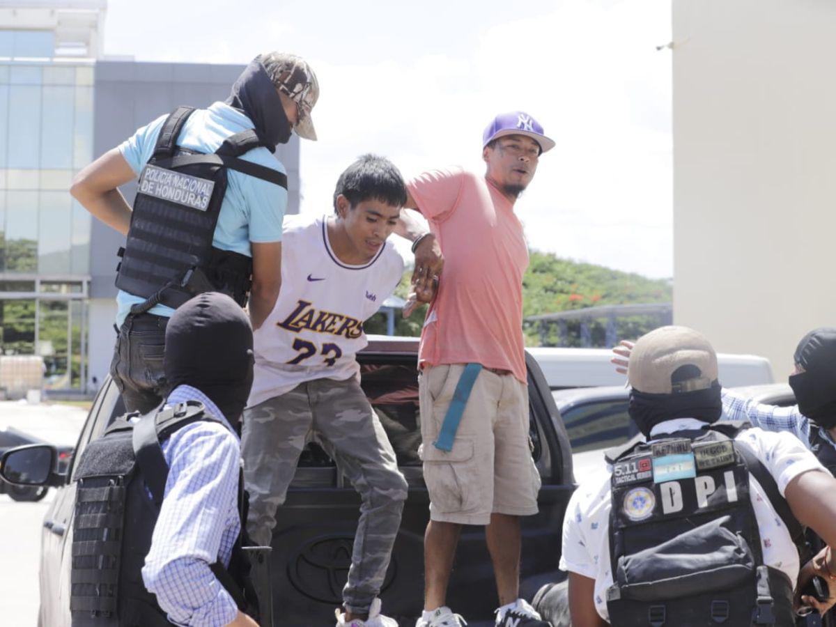 Con armas y droga capturan a dos pandilleros en la capital