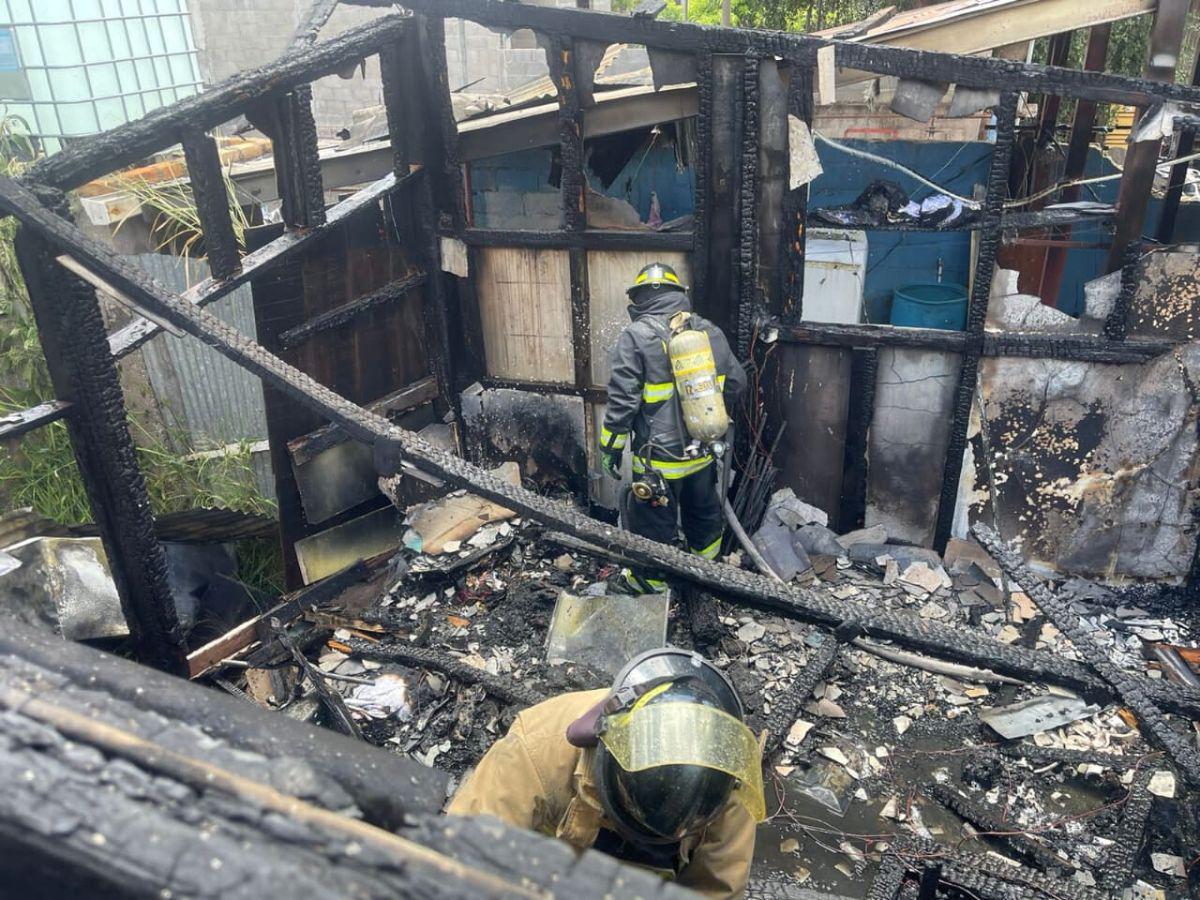 Incendio consume dos casas en la colonia La Era