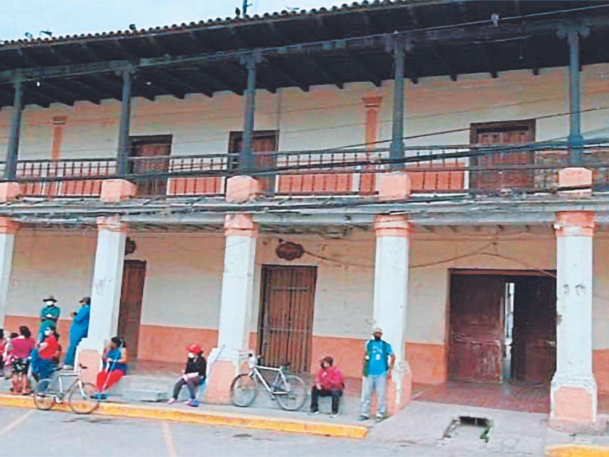 Edificio municipal de Juticalpa está en ruinas y urge ser restaurado