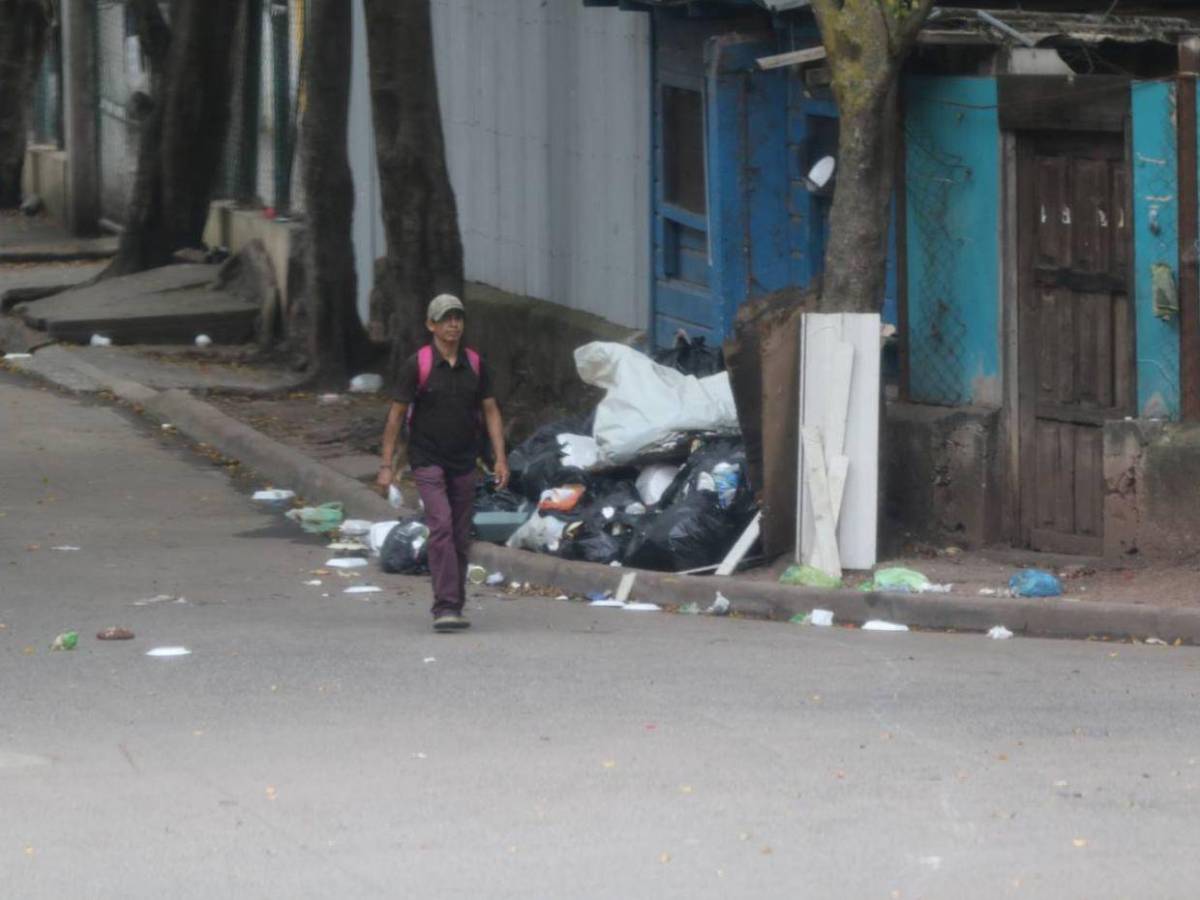 Desiertas lucen las calles del Distrito Central este 25 de diciembre