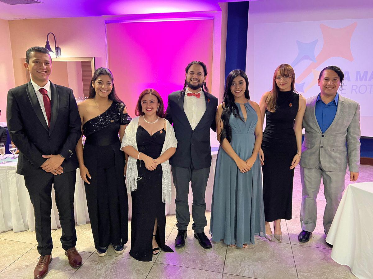 Claudio Banegas, Elsa Lanza, Nataly Rivera, Santiago Casanova, Melissa López, Gillian Ventura y Alberto Navarro son los nuevos directores de avenida.