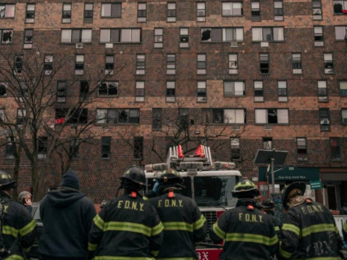 Incendio en Nueva York deja decenas de heridos