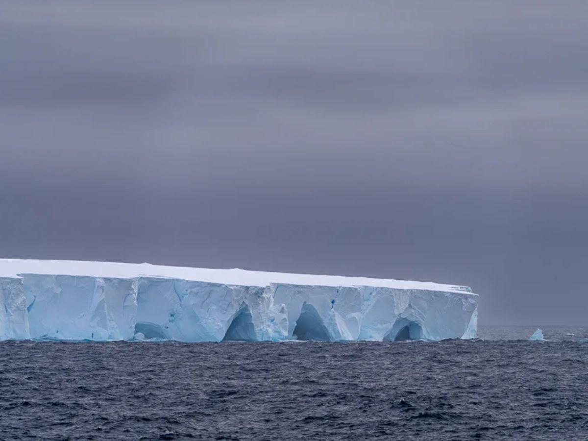 ¿Qué es el A23a, el iceberg más grande del mundo que se desprendió de la Antártida?