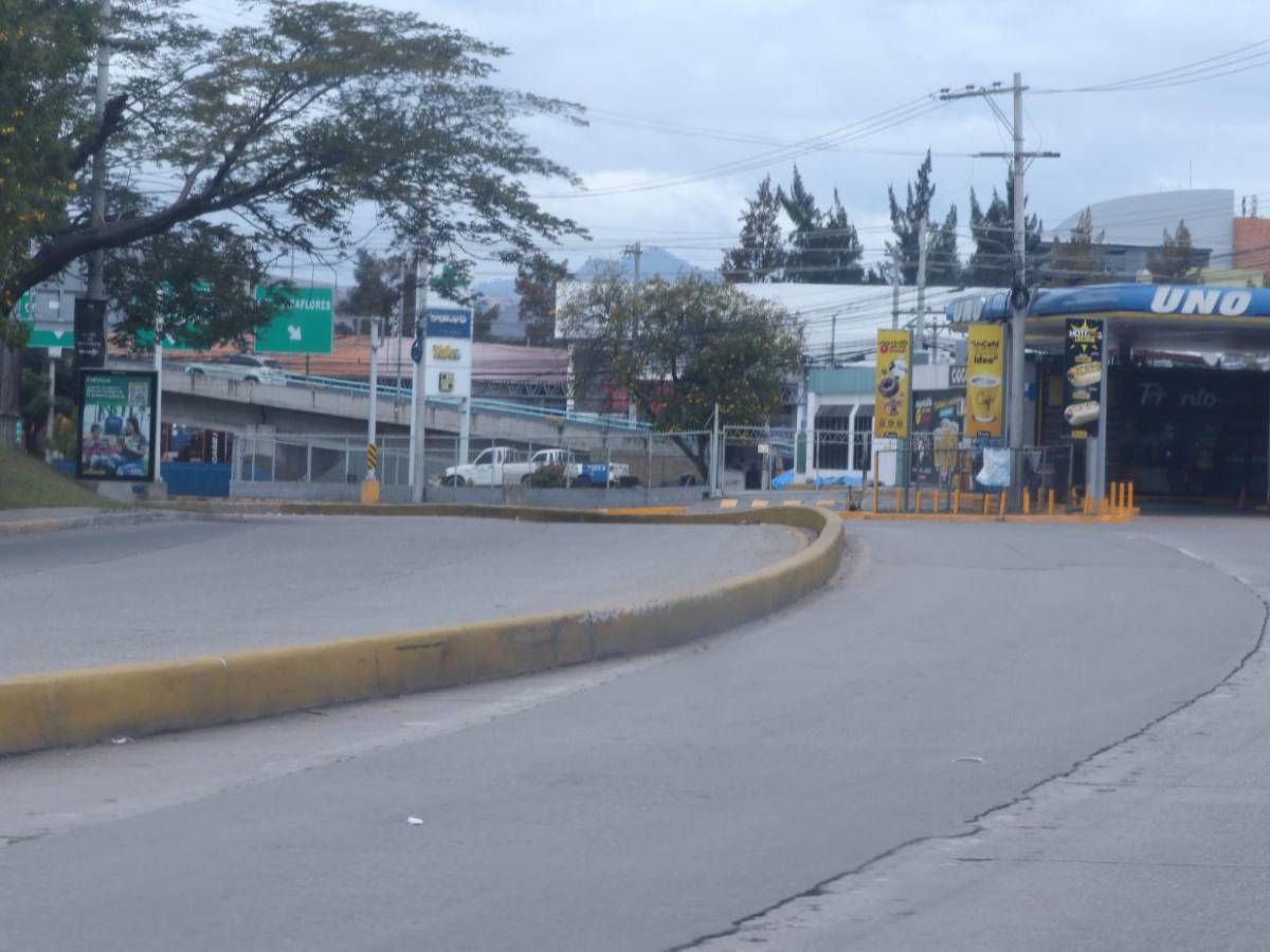 Desiertas lucen las calles del Distrito Central este 25 de diciembre