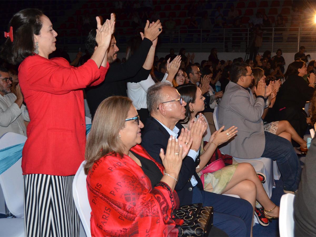 <i>Estudiantes, egresados, docentes, invitados especiales y la comunidad capitalina fueron testigos del hermoso concierto ofrecido por el Coro UNITEC.</i>