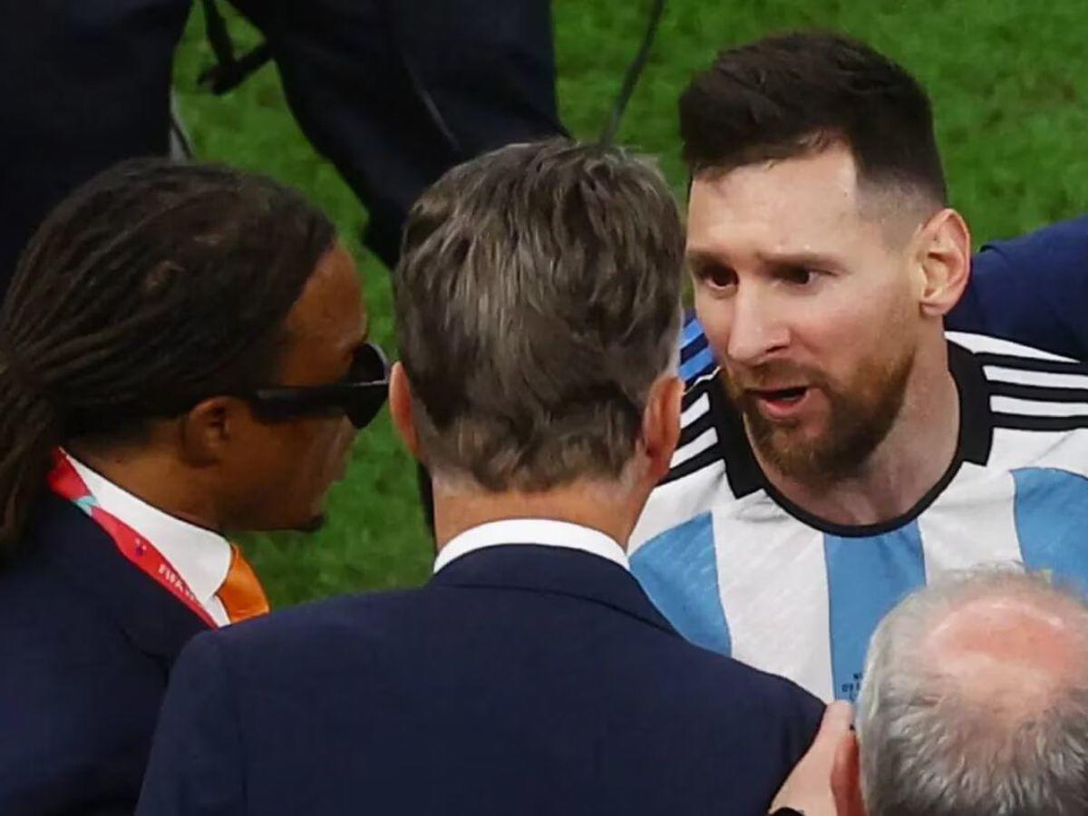 Messi fue a confrontar a Van Gaal una vez Argentina certificó su pase a semifinales.