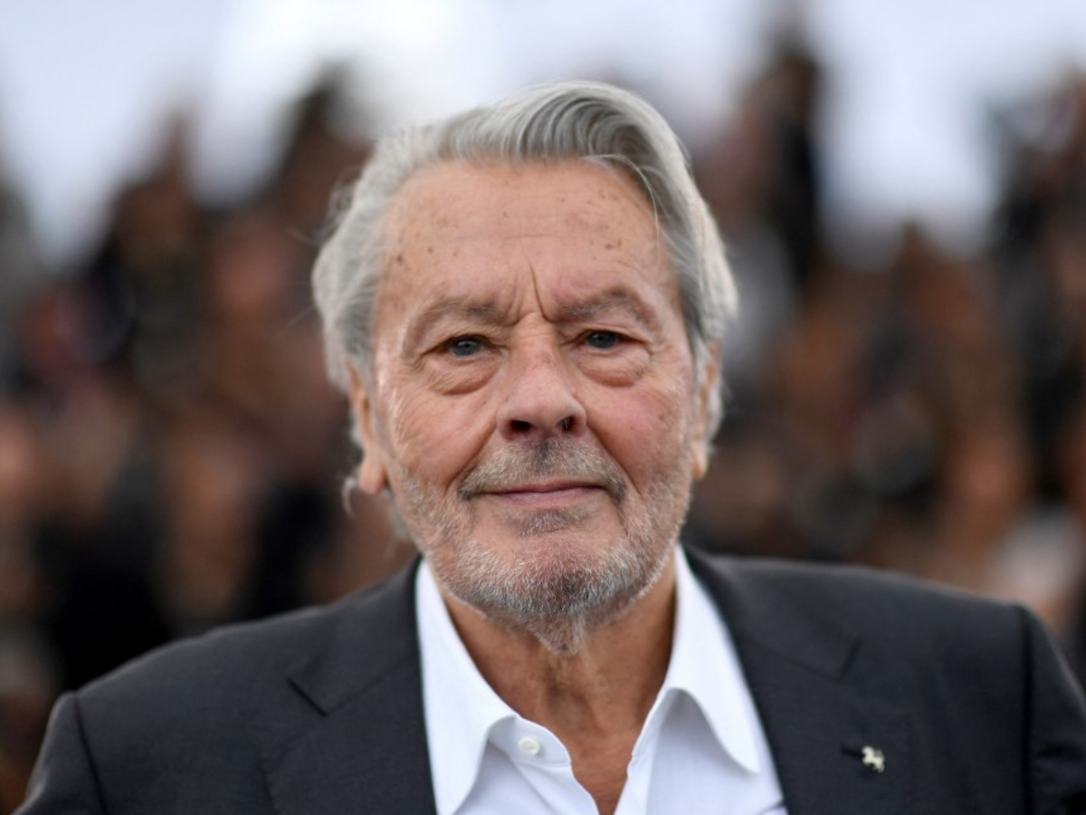 Hijos de Alain Delon denuncian a compañera del actor por “acoso moral”