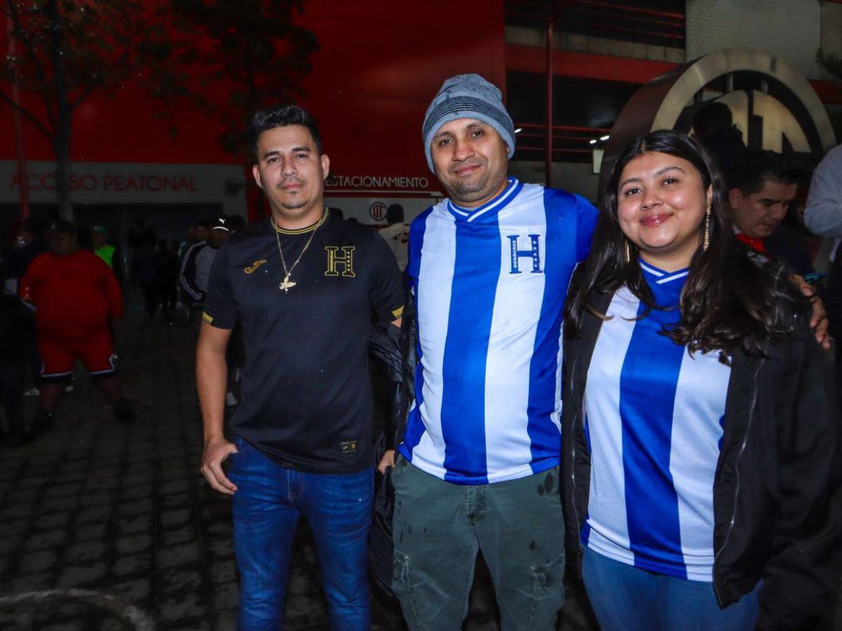 Hondureños llegan al Nemesio Diez para el partido ante México