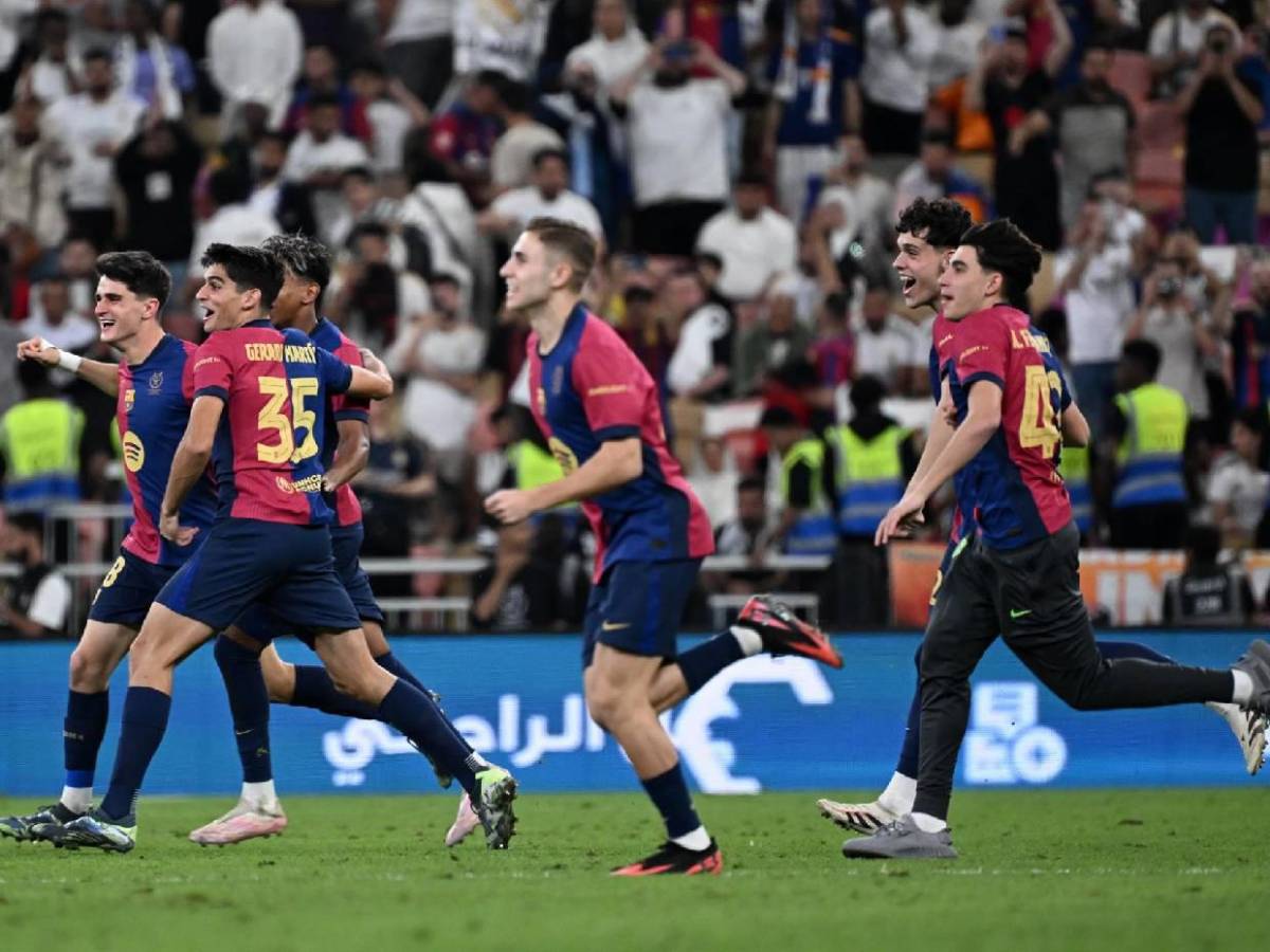 En fotos: Celebración del Barcelona tras coronarse campeón de la Supercopa ante Real Madrid