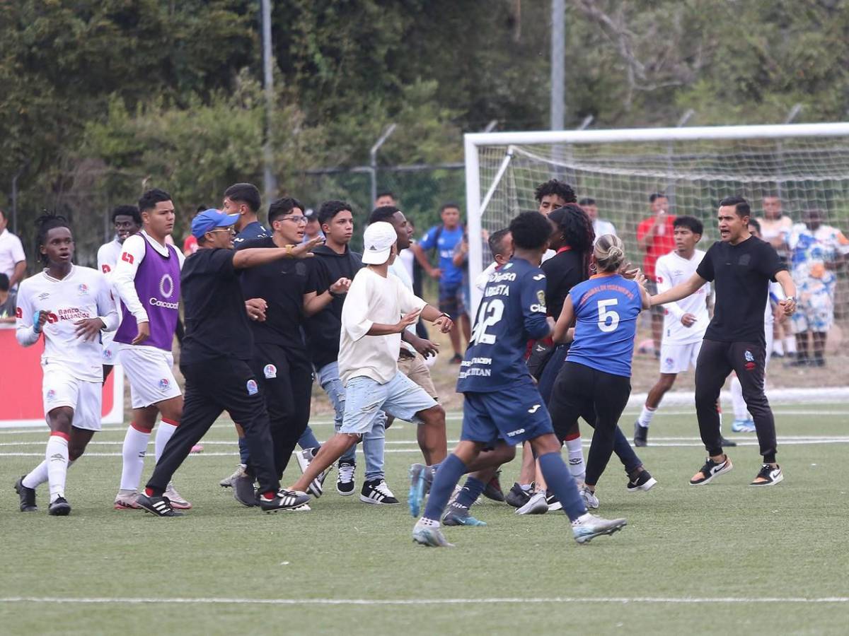 Violencia opaca la final del torneo de reservas entre Olimpia y Motagua