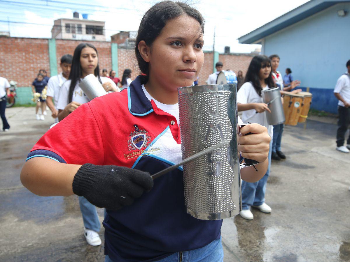 Entrega y pasión por la música: banda del Milla Selva busca brillar en los desfiles