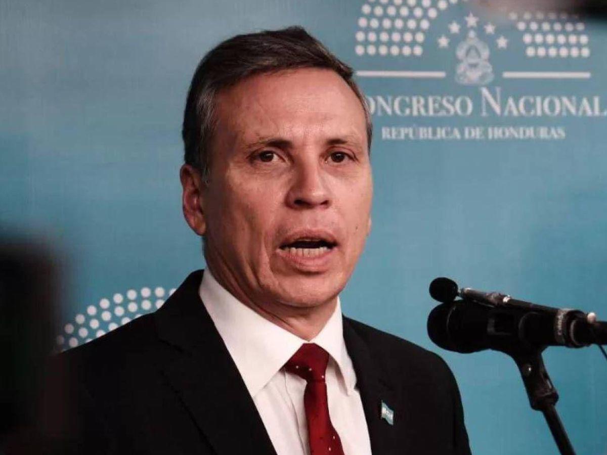 Carlos Aguilar: “Desde Casa Presidencial me dijeron que pausara la construcción de hospitales”