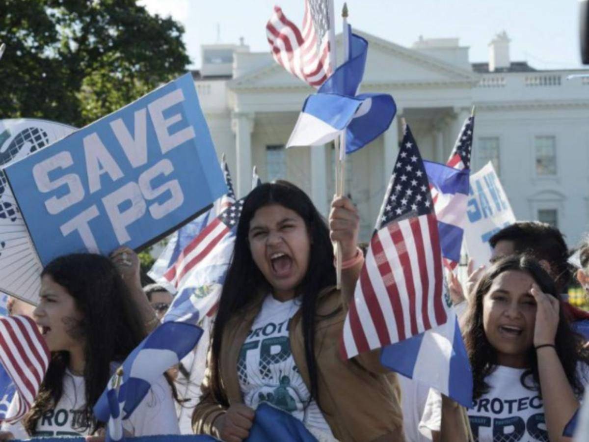 Centroamericanos mantienen la esperanza de que Biden apruebe el TPS esta semana