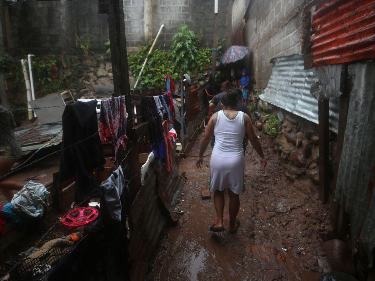 Evacúan familias de la Betania y Las Brisas por crecida del río Choluteca