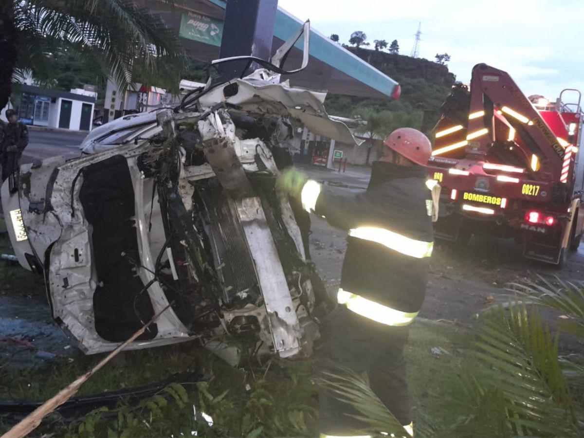 Mujer muere en accidente en anillo periférico, sus acompañantes luchan por sobrevivir