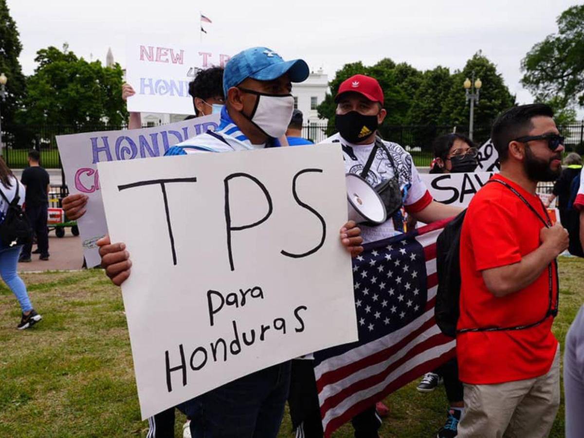 Centroamericanos mantienen la esperanza de que Biden apruebe el TPS esta semana