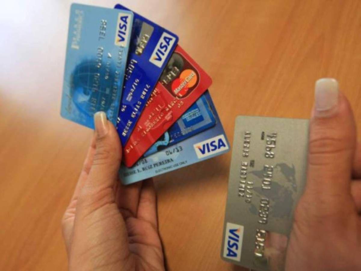 ¿Cuántas personas tienen tarjeta de crédito en Honduras?