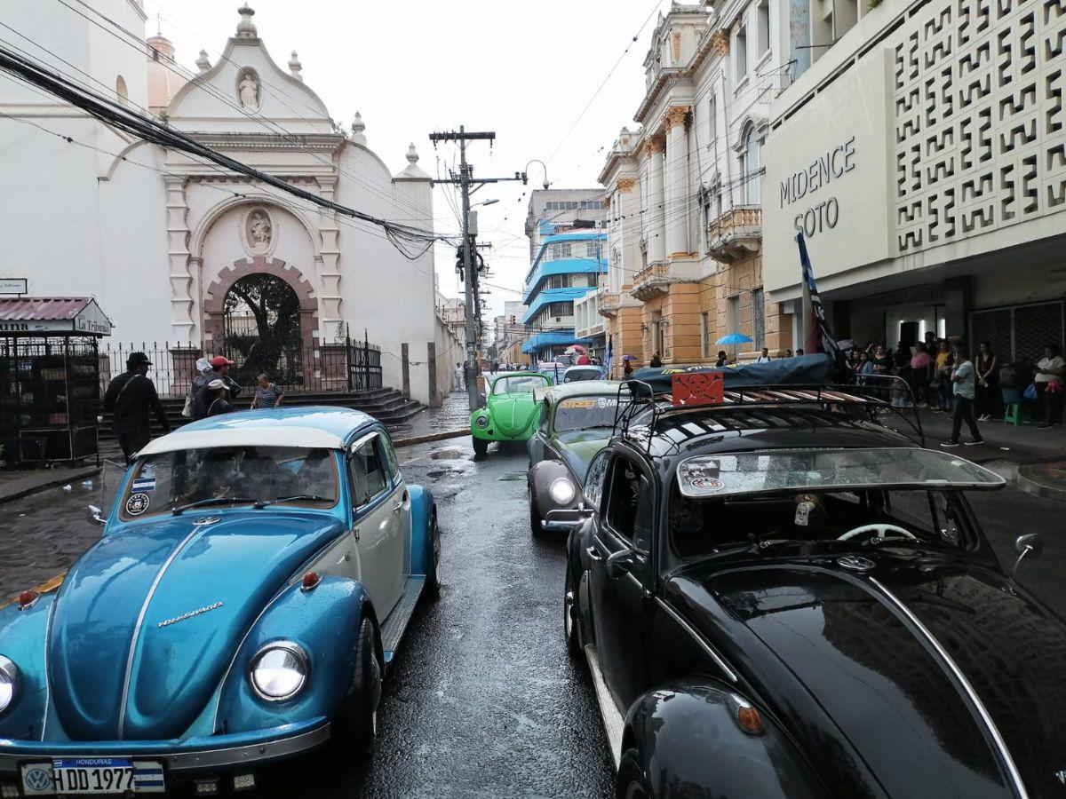 Autos clásicos regresan al centro histórico a su época de antaño