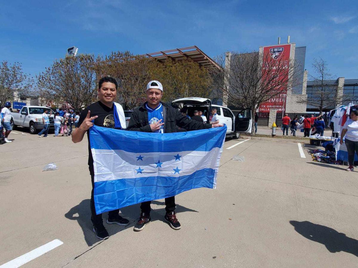 Aficionados hondureños ya comenzaron a llegar al Toyota Stadium, escenario en donde a primera hora se disputará el Canadá vs Trinidad y Tobago y posteriormente el Costa Rica vs Honduras.